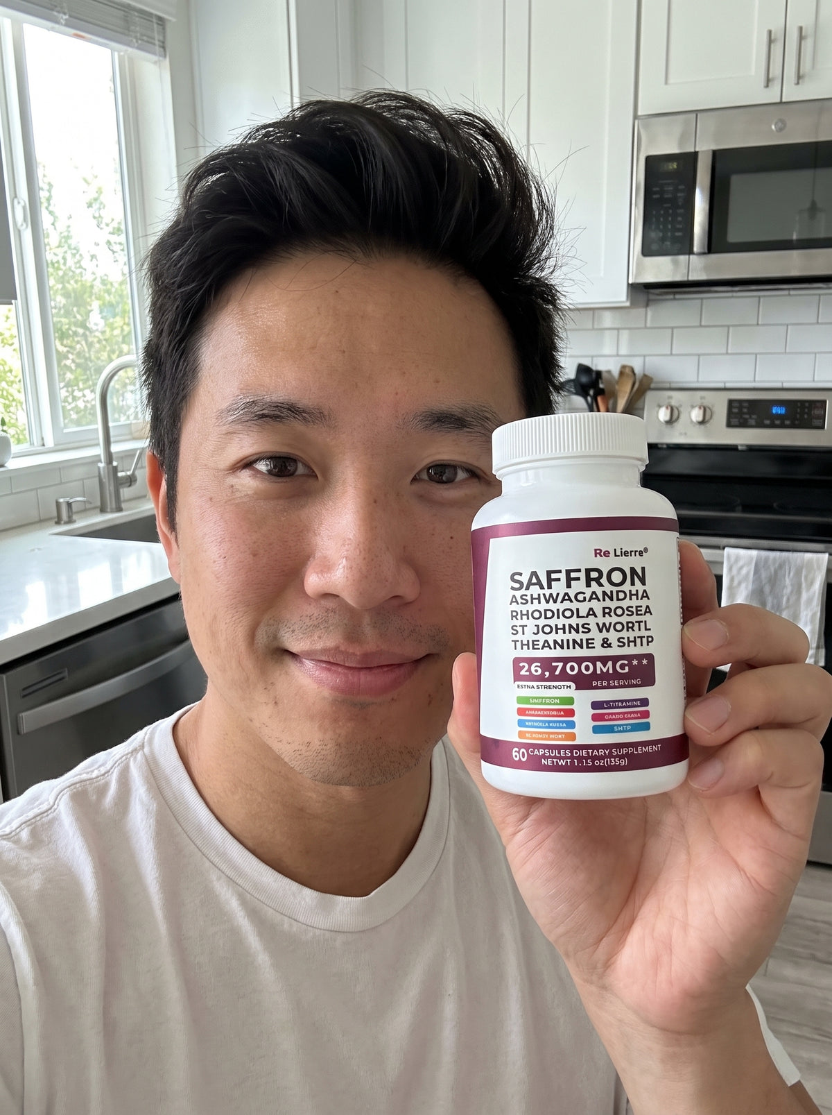 Person holding Re Lierre Saffron Balance
